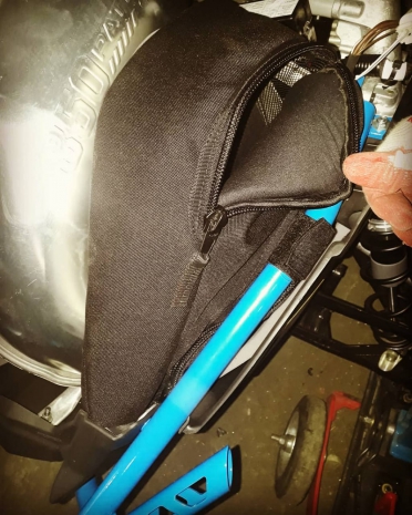 Подкапотная сумка для AXYS 800 и 850 Matryx 9R (2882117 K-BAG-RMK UNDERHOOD артикул STSАСп004