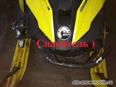 Новый передний бампер на Ski-Doo Summit X 850.  Не совместим с дополнительной пластиковой защитой (толстостенная труба АМГ5). артикул STSПБс017